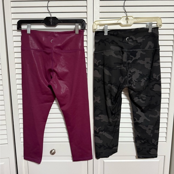 Zyia Women’s Leggings Set - Burgundy and Black Camouflage - Picture 2 of 4